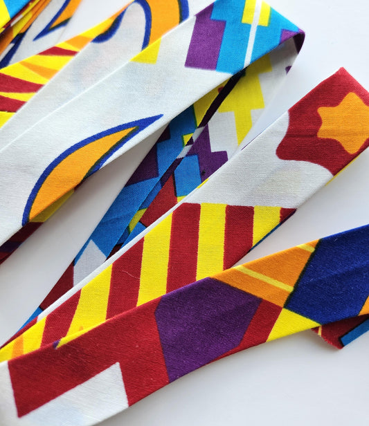 White & Multicoloured Kente African Wax Fabric Bias Binding. 2.5cm Wide | Colourful Print Patterned Tape For Crafting / Quilting.