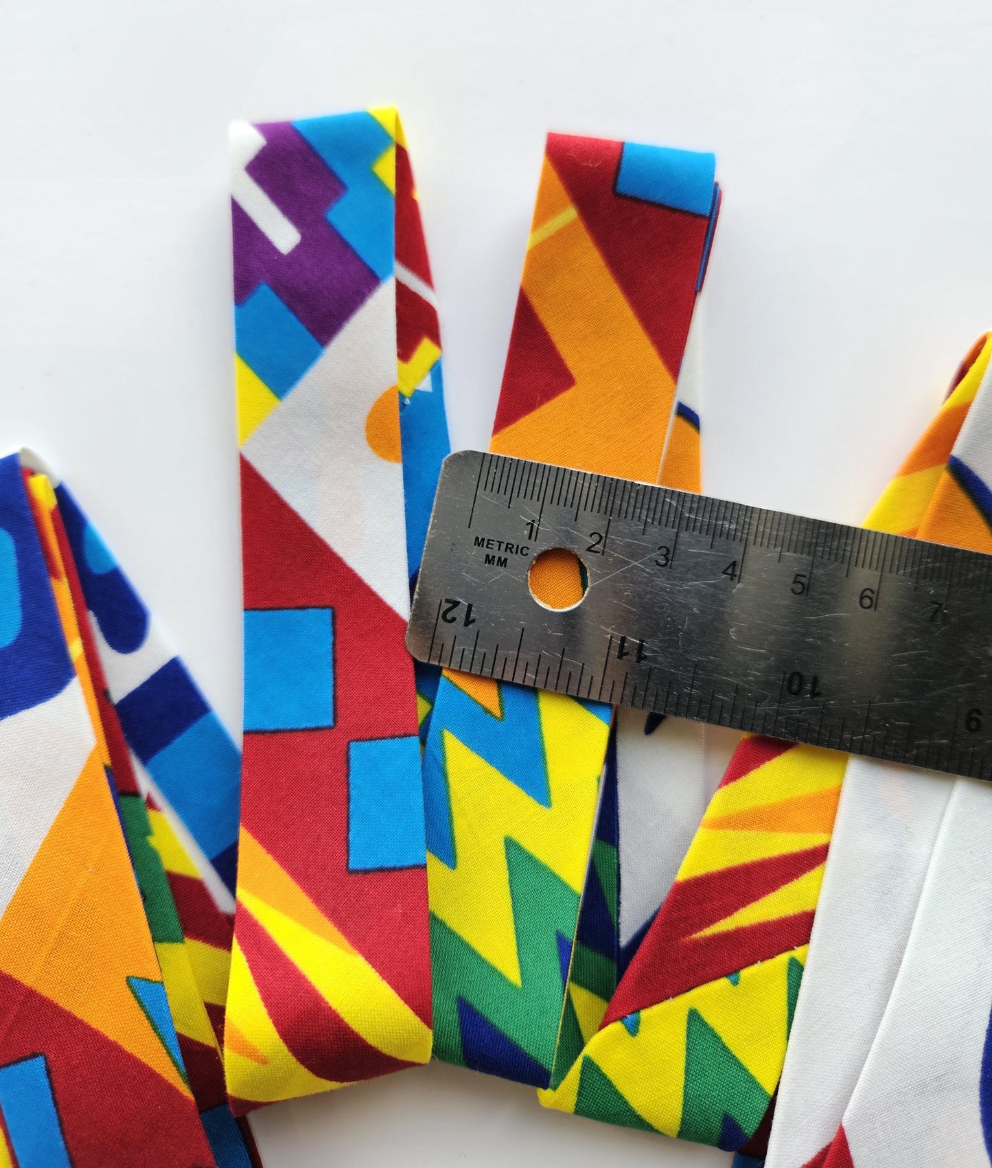 White & Multicoloured Kente African Wax Fabric Bias Binding. 2.5cm Wide | Colourful Print Patterned Tape For Crafting / Quilting.