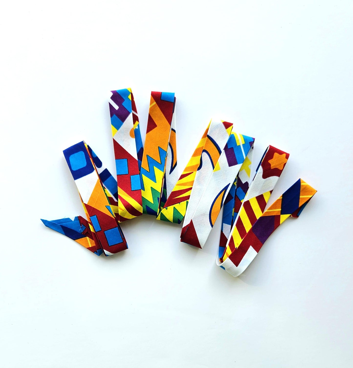 White & Multicoloured Kente African Wax Fabric Bias Binding. 2.5cm Wide | Colourful Print Patterned Tape For Crafting / Quilting.
